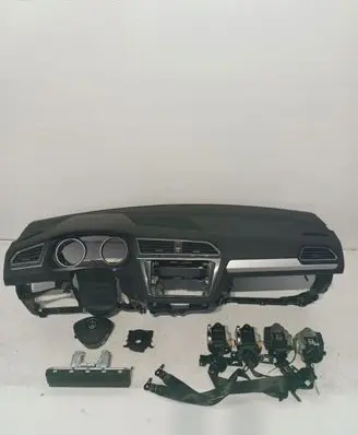 Volkswagen Tiguan Radio/GPS head unit trim