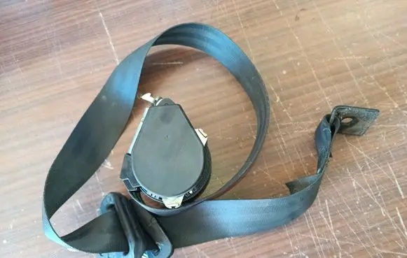 Rear seatbelt