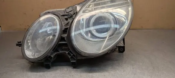 Mercedes-Benz E W211 Headlight/headlamp A2118202961