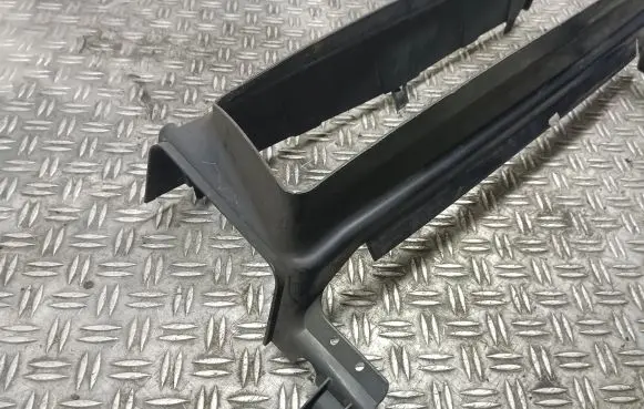 Volvo V50 Intercooler air channel guide 