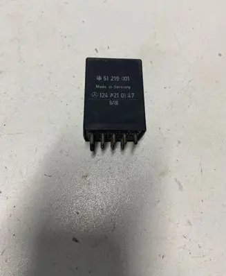 Mercedes-Benz E W124 Seat heating relay 1248210147 51219001