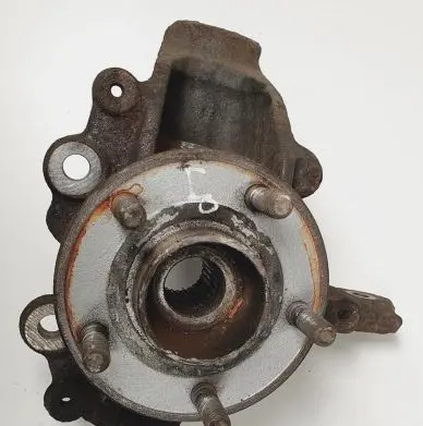 Ford Focus Front wheel hub AV613K171