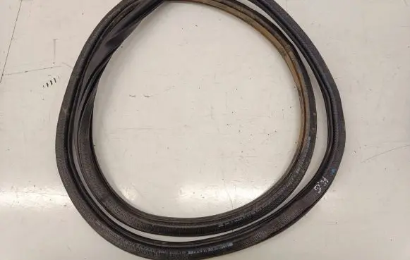 Rear door rubber seal (on body)