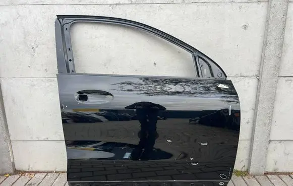 Mercedes-Benz GLA H247 Front door