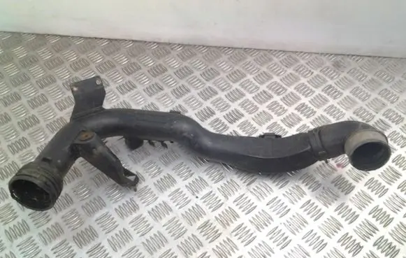 Volkswagen PASSAT B5.5 Air intake duct part 8E0145762B