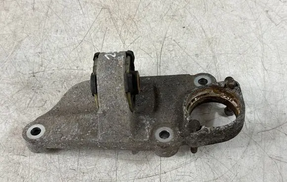 Peugeot 3008 I Driveshaft support bearing bracket 9670505980