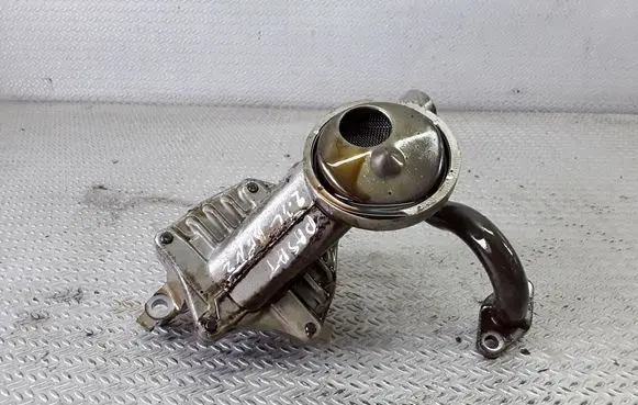 Volkswagen PASSAT B5 Oil pump 