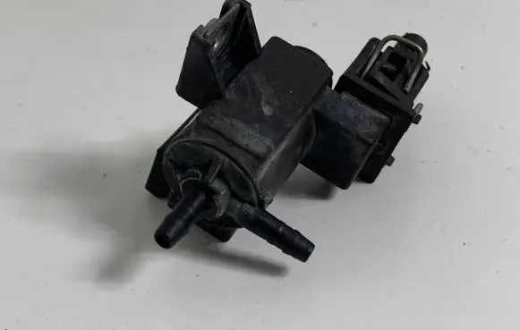 Toyota Avensis T250 Vacuum valve 258600R010