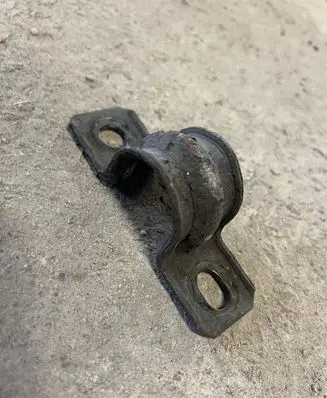 Nissan Primera Sway bar bush bracket, rear 