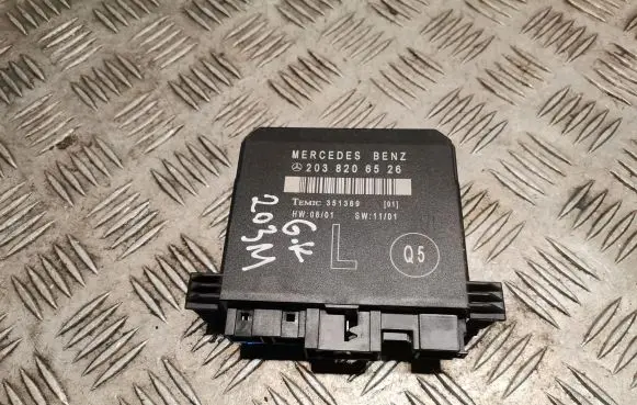 Mercedes-Benz C W203 Door control unit/module 2038206526 A2038206526