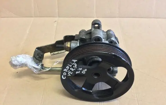 Toyota Corolla Verso AR10 Power steering pump OEM