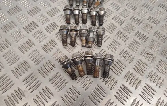 Volvo XC70 Nuts/bolts 