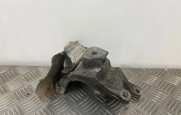 Audi A8 S8 D4 4H Engine mounting bracket 4H0199307AC