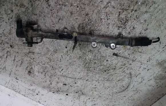 Mercedes-Benz E W210 Fuel main line pipe A611070095