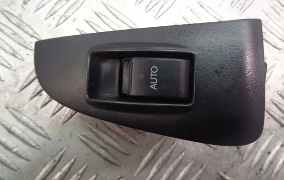 Toyota Avensis T250 Quarter vent window switch 
