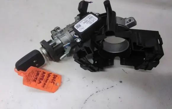 Opel Astra J Ignition lock 13383062