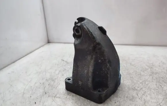 Mercedes-Benz CLS C218 X218 Engine mounting bracket A6422233304