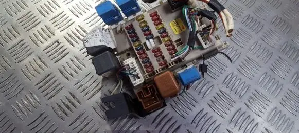 Nissan Primera Fuse box set 24350av700 1031011
