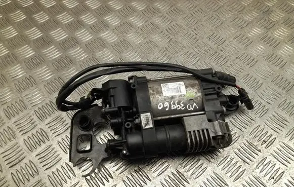 Volkswagen Touareg II Air suspension compressor/pump 7P0616006H