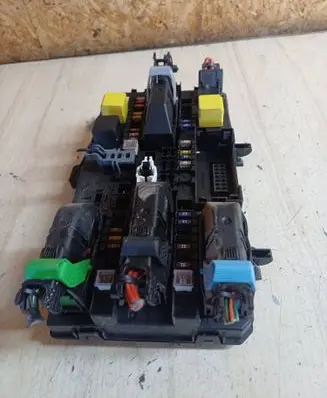 Opel Astra H Fuse module 13180773 5DK00866941