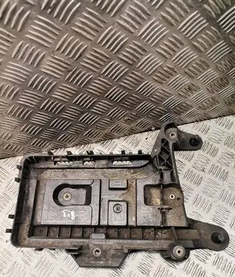 Volkswagen Tiguan Battery tray 1K0915325B