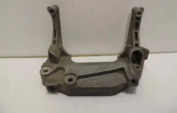 Opel Corsa D Engine mounting bracket 55219008