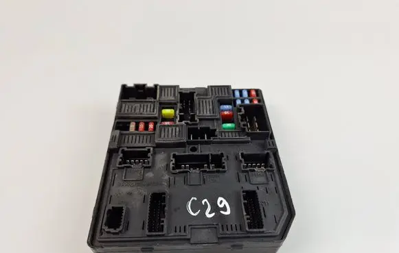Nissan Qashqai Fuse module 284B75NA1A