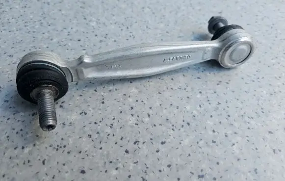 Alfa Romeo Stelvio Front anti-roll bar/stabilizer link 50543786