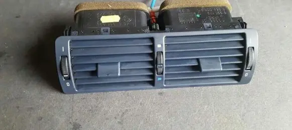 BMW 5 E39 Dash center air vent grill 8370742