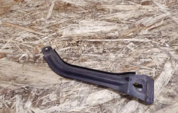 Mercedes-Benz S W140 Fender mounting bracket