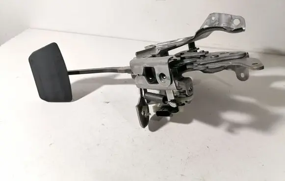 Lexus ES 250 - 300 - 330 Brake pedal 9705A0066A