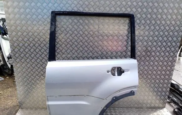 Mitsubishi Pajero Rear door
