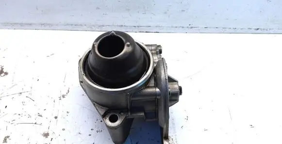 Volkswagen Polo V 6R Oil pump 03D115105G