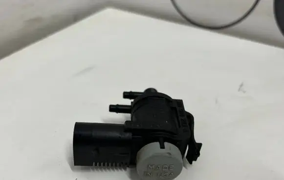 Audi R8 4S Turbo solenoid valve 1K0906283A