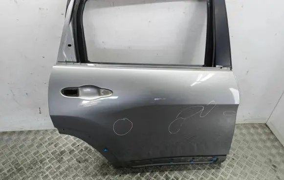 Jeep Cherokee Rear door