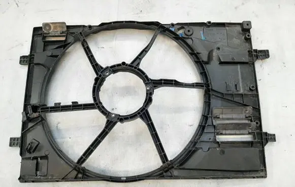 Radiator cooling fan shroud