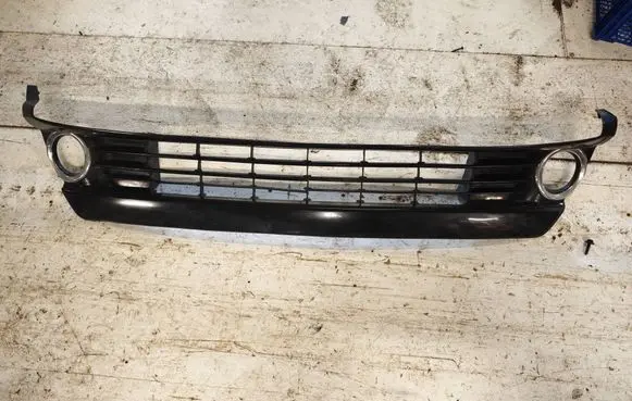Toyota Prius (XW30) Dash center air vent grill
