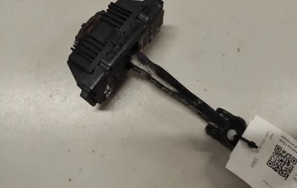 BMW 3 E90 E91 Front door check strap stopper 7176807