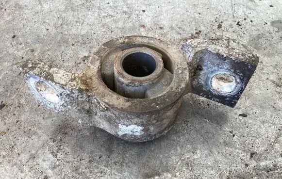 Volvo XC90 Engine mount bracket 31277899