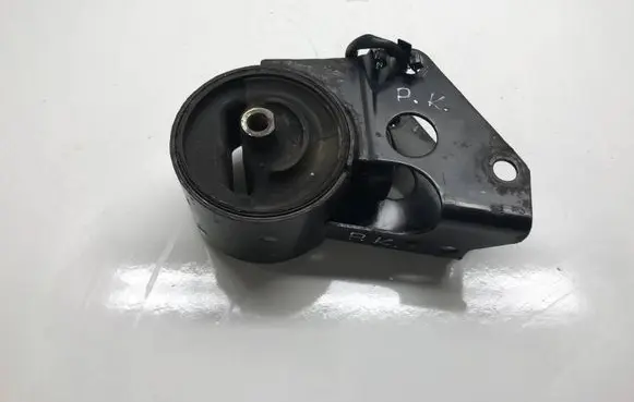 Nissan Murano Z50 Engine mount bracket