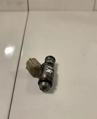 Volkswagen Golf IV Fuel injector 036031AC