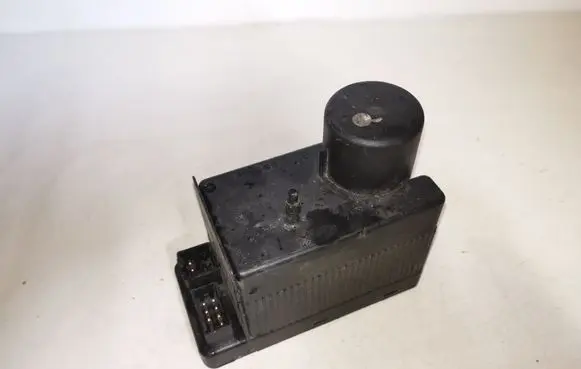 Mercedes-Benz C W202 Central locking vacuum pump 0132006344 2028001048