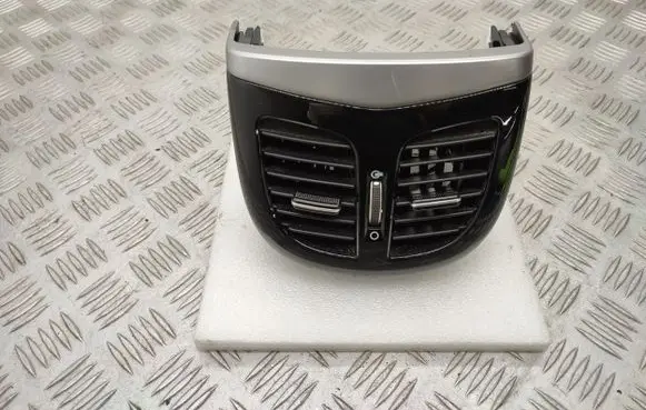 Hyundai i40 Rear air vent grill 846423Z001