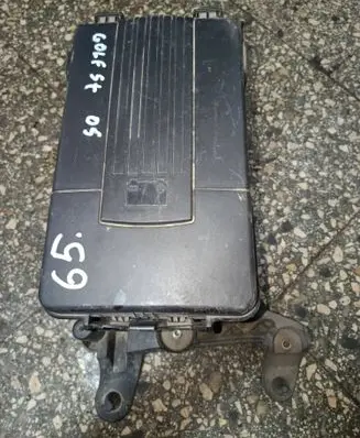 Volkswagen Golf Plus Battery box tray 1K0915333C