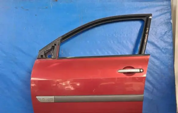 Renault Megane III Front door