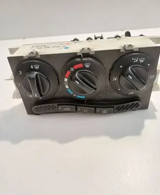 Mercedes-Benz A W168 Climate control unit 1688300485 Q154100