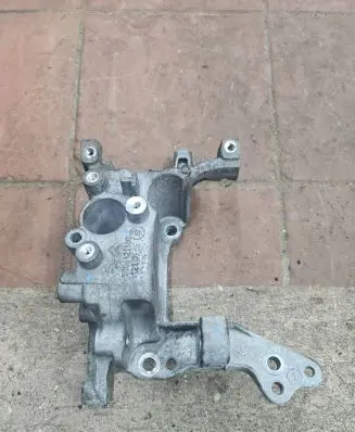 Citroen C4 Grand Picasso Engine mounting bracket 9804121180