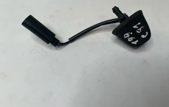BMW 3 E90 E91 Windshield washer spray nozzle 8365385