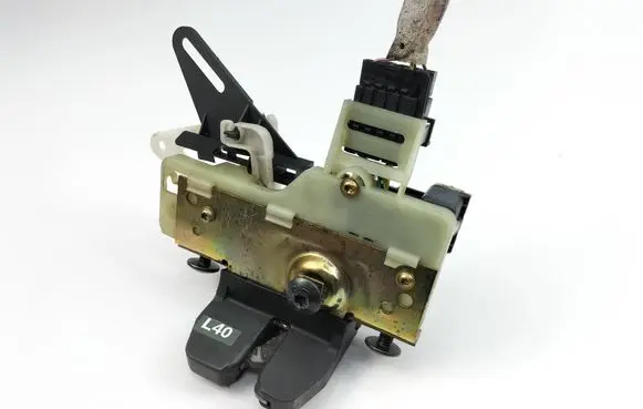 Volvo XC70 Tailgate/trunk/boot lock/catch/latch 754625