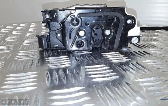 Skoda Superb B6 (3T) Front door lock A02278